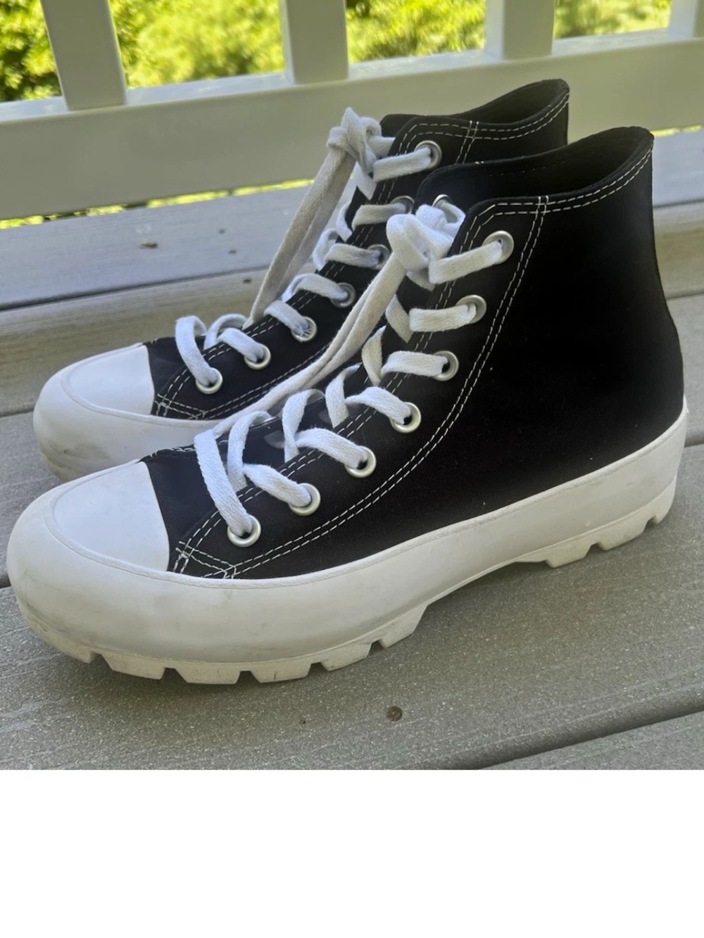 Converse Chuck Taylor All Star
Lugged High Top Lace-Up Sneakers
Black/White 8